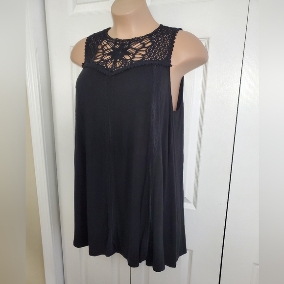 Torrid Super Soft Knits Women's Black Crochet Keyhole Sleeveless Blouse Sz 3 - Picture 3 of 13